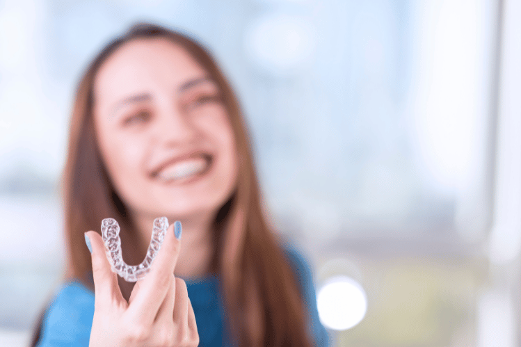 Ampliar una sonrisa con Invisalign. ¿Funciona?