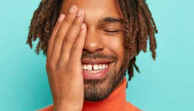 Treats teeth gap without making it obvious