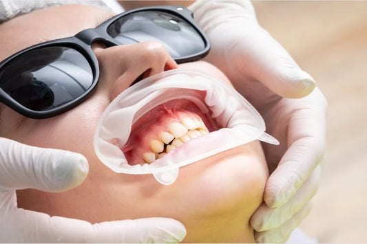 Cheek retractor 