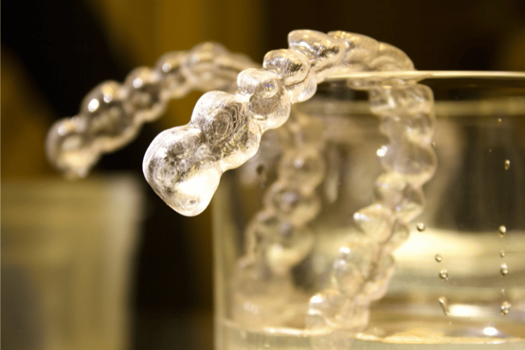 Clean clear aligners