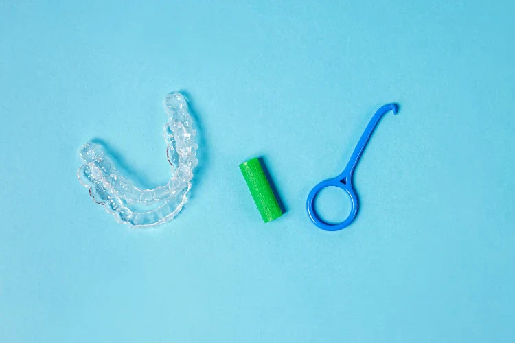 Clear aligners and their removal tool