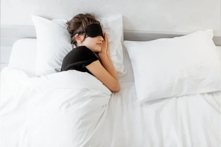 Girl-sleeping-with-eyemask